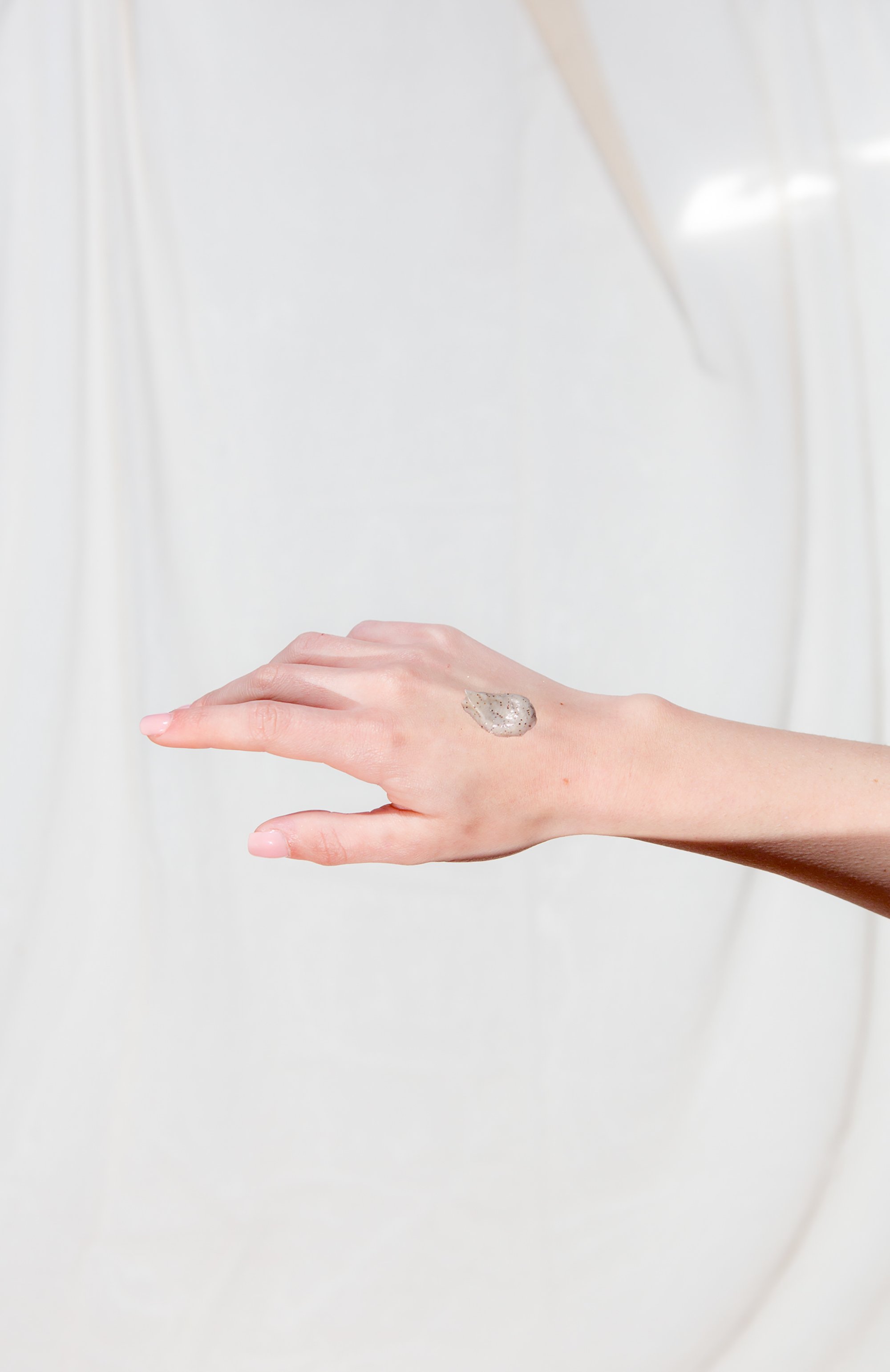 Отшелушивающая маска для кожи головы (250ml) MIRIAMQUEVEDO бесцветного цвета по цене 5300 руб., арт. 318, фото 3 Отшелушивающая маска для кожи головы (250ml) MIRIAMQUEVEDO, арт. 318, фото 3