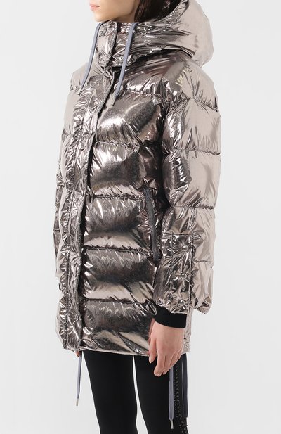 Пуховик с капюшоном REDVALENTINO серебряного цвета по цене 134500 руб., арт. RR3CPA05/CKY, фото 3 Пуховик с капюшоном REDVALENTINO, арт. RR3CPA05/CKY, фото 3