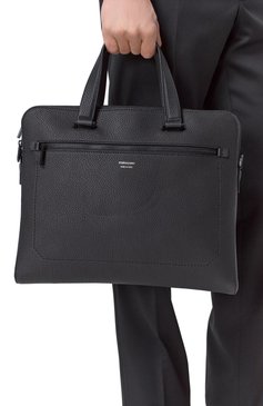 Мужской портфель FERRAGAMO черного цвета, арт. 240133/740811 | Фото 2 (Материал сплава: Проставлено; Ремень/цепочка: На ремешке; Материал: Натуральная кожа; Размер: large; Драгоценные камни: Проставлено; Сумки-технические: Портфели)