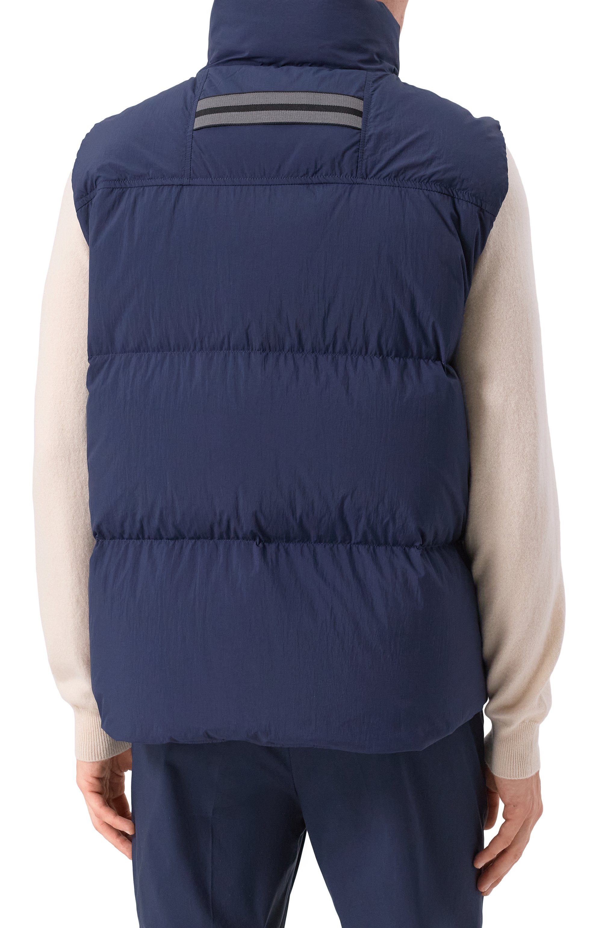 Пуховый жилет CANADA GOOSE темно-синего цвета по цене 117500 руб., арт. 2804M, фото 4 Пуховый жилет CANADA GOOSE, арт. 2804M, фото 4