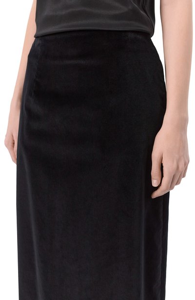 Бархатная юбка LORENA ANTONIAZZI черного цвета по цене 79950 руб., арт. G051A/9577, фото 5 Бархатная юбка LORENA ANTONIAZZI, арт. G051A/9577, фото 5