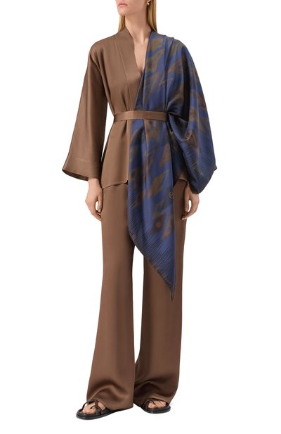 Шелковая шаль GIORGIO ARMANI темно-синего цвета по цене 127500 руб., арт. GW001976/AF19165, фото 2 Шелковая шаль GIORGIO ARMANI, арт. GW001976/AF19165, фото 2