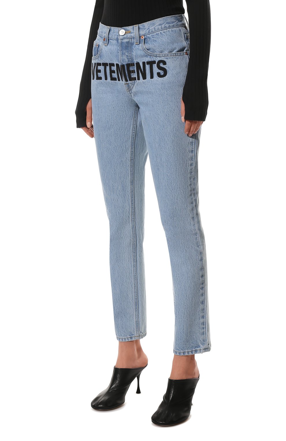 Джинсы VETEMENTS голубого цвета по цене 157000 руб., арт. WE52PA500N 2802/LIGHT BLUE, фото 3 Джинсы VETEMENTS, арт. WE52PA500N 2802/LIGHT BLUE, фото 3