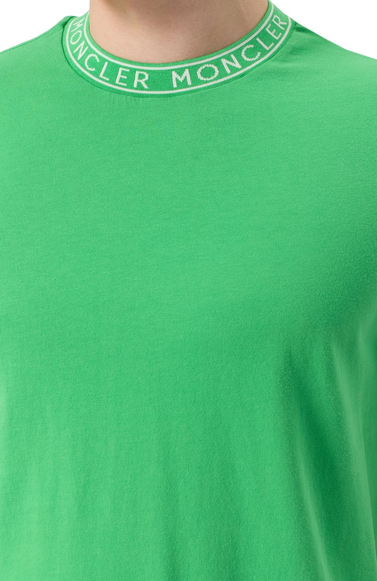 Мужская хлопковая футболка MONCLER зеленого цвета, арт. 8C00012/8390T | Фото 5 (Рукава: Короткие; Материал внешний: Хлопок; Длина (для топов): Стандартные; Стили: Спорт-шик; Принт: Без принта; Мужское Кросс-КТ: Футболка-одежда; Кросс-КТ: Джерси; Автоматизация ТО: Проставлено; Автоматизация состава: Проставлено; Детали: Декор)