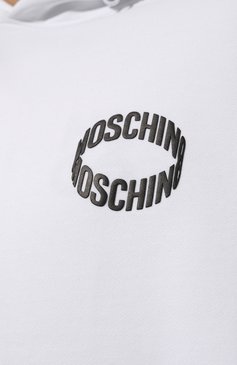 Мужской хлопковое худи MOSCHINO белого цвета, арт. A1723/2028 | Фото 5 (Рукава: Длинные; Длина (для топов): Стандартные; Принт: С принтом; Мужское Кросс-КТ: Худи-одежда; Материал сплава: Проставлено; Материал внешний: Хлопок; Стили: Спорт-шик; Драгоценные камни: Проставлено)