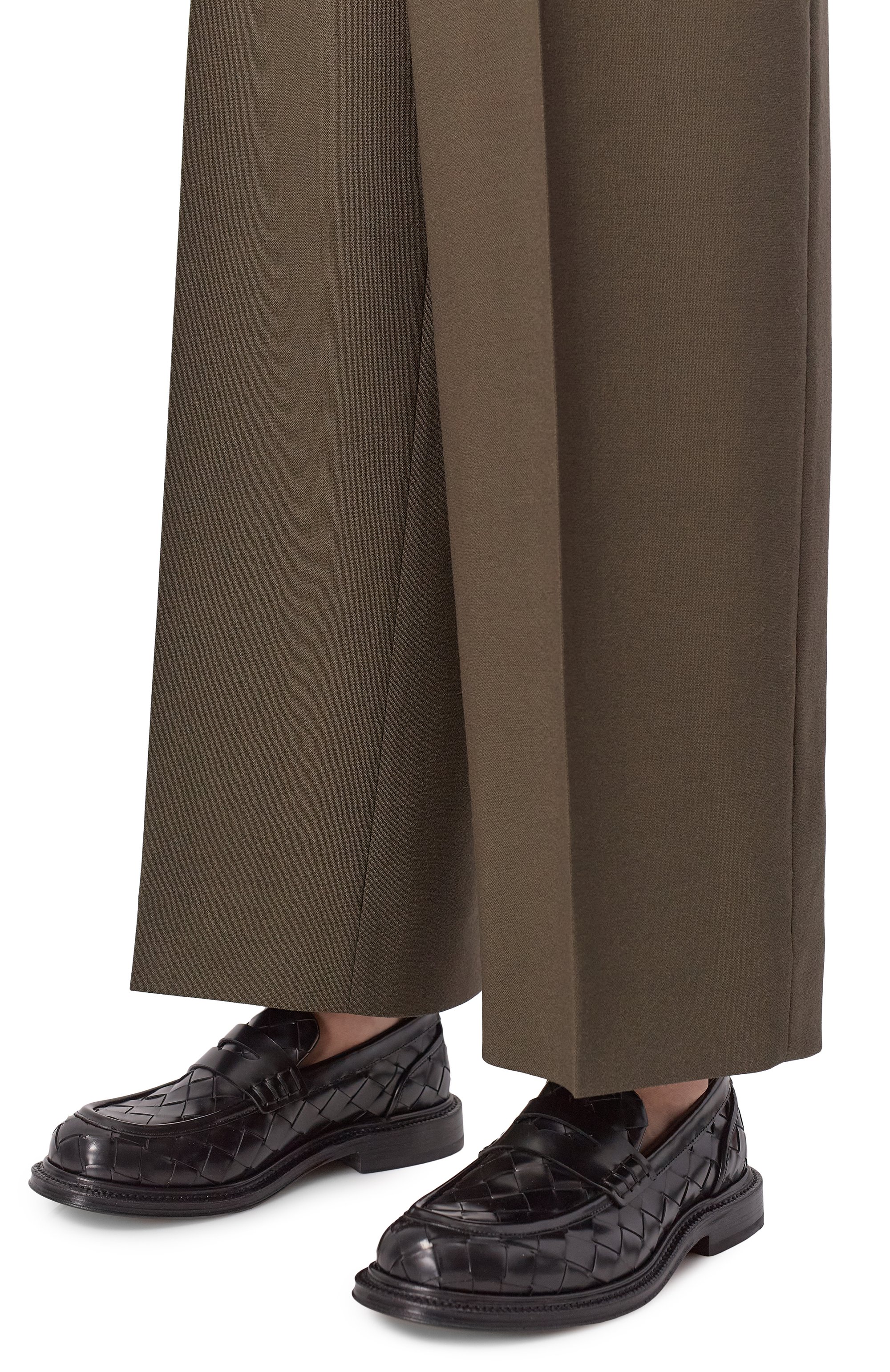 Кожаные пенни-лоферы james BOTTEGA VENETA черного цвета по цене 191500 руб., арт. 855210/VBPB0, фото 2 Кожаные пенни-лоферы james BOTTEGA VENETA, арт. 855210/VBPB0, фото 2