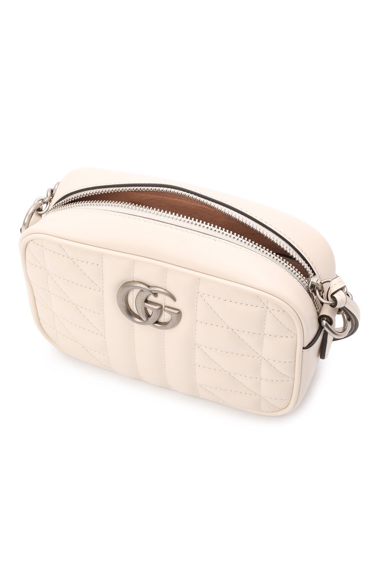 Женская сумка gg marmont 2.0 mini GUCCI кремового цвета, арт. 634936/UM8BN | Фото 5 (Размер: mini; Ремень/цепочка: На ремешке; Материал: Натуральная кожа; Сумки-технические: Сумки через плечо; Региональные ограничения белый список (Axapta Mercury): Не проставлено; Нос: Не проставлено)