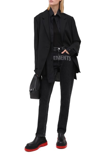 Джинсы VETEMENTS черного цвета по цене 96300 руб., арт. WAH21PA135 2802/WASHED BLACK, фото 2 Джинсы VETEMENTS, арт. WAH21PA135 2802/WASHED BLACK, фото 2