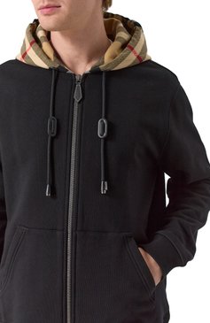 Мужской хлопковая толстовка BURBERRY черного цвета, арт. 8060705 | Фото 5 (Длина (для топов): Стандартные; Материал сплава: Проставлено; Драгоценные камни: Проставлено; Рукава: Длинные; Мужское Кросс-КТ: Толстовка-одежда; Стили: Кэжуэл; Материал внешний: Хлопок)