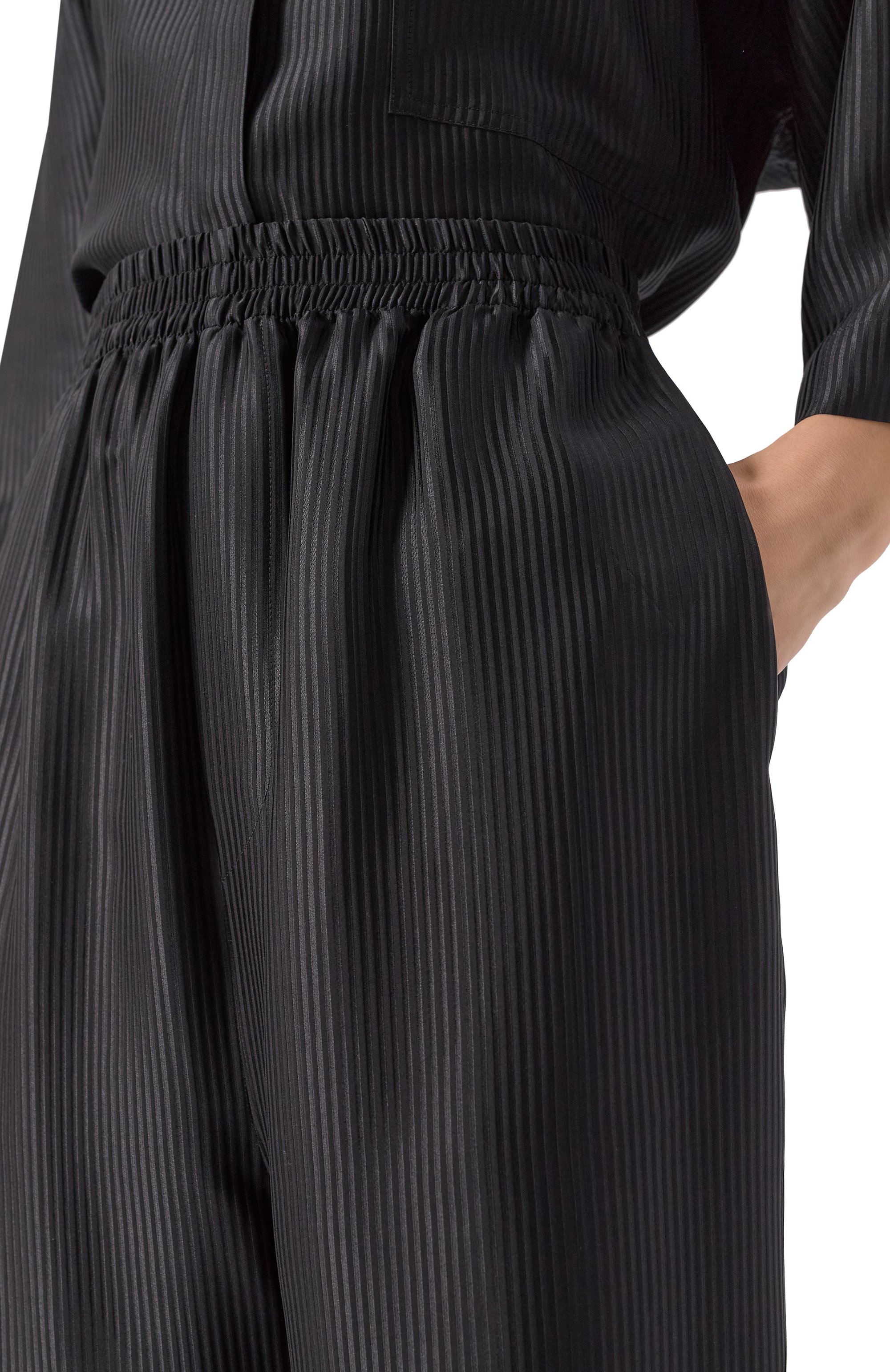 Шелковые брюки PETAR PETROV черного цвета по цене 148000 руб., арт. S26TP6, фото 5 Шелковые брюки PETAR PETROV, арт. S26TP6, фото 5