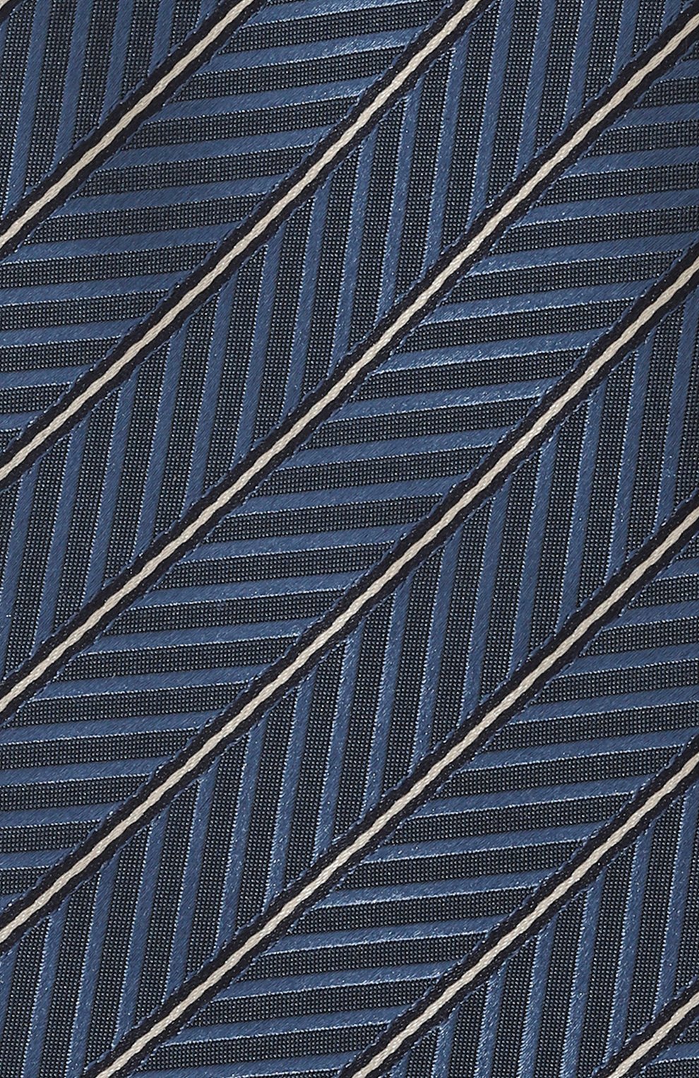 Шелковый галстук GIORGIO ARMANI голубого цвета по цене 18900 руб., арт. 360054/4F924, фото 4 Шелковый галстук GIORGIO ARMANI, арт. 360054/4F924, фото 4