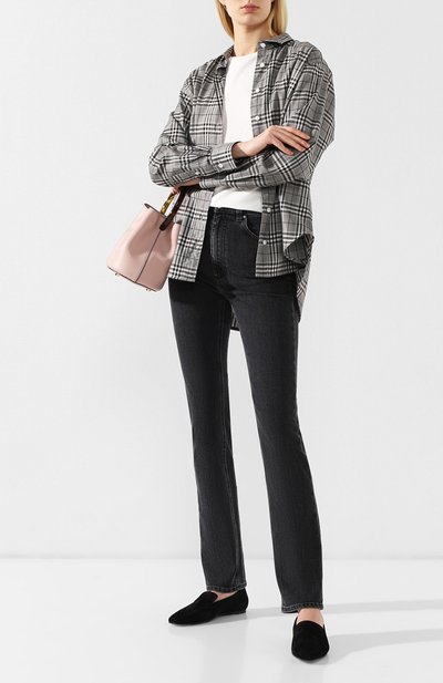 Джинсы с потертостями TOTEME серого цвета по цене 14350 руб., арт. STANDARD DENIM 1806-2446, фото 2 Джинсы с потертостями TOTEME, арт. STANDARD DENIM 1806-2446, фото 2