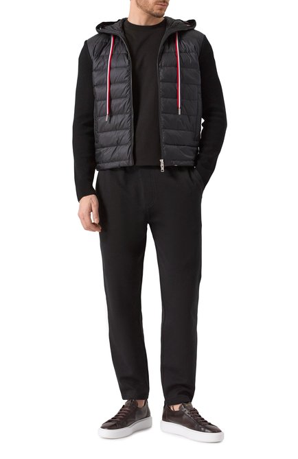 Мужская хлопковая футболка MONCLER черного цвета, арт. 8C00001/8390T/999 | Фото 2 (Материал внешний: Хлопок; Материал сплава: Проставлено; Длина (для топов): Стандартные; Драгоценные камни: Проставлено; Рукава: Короткие)