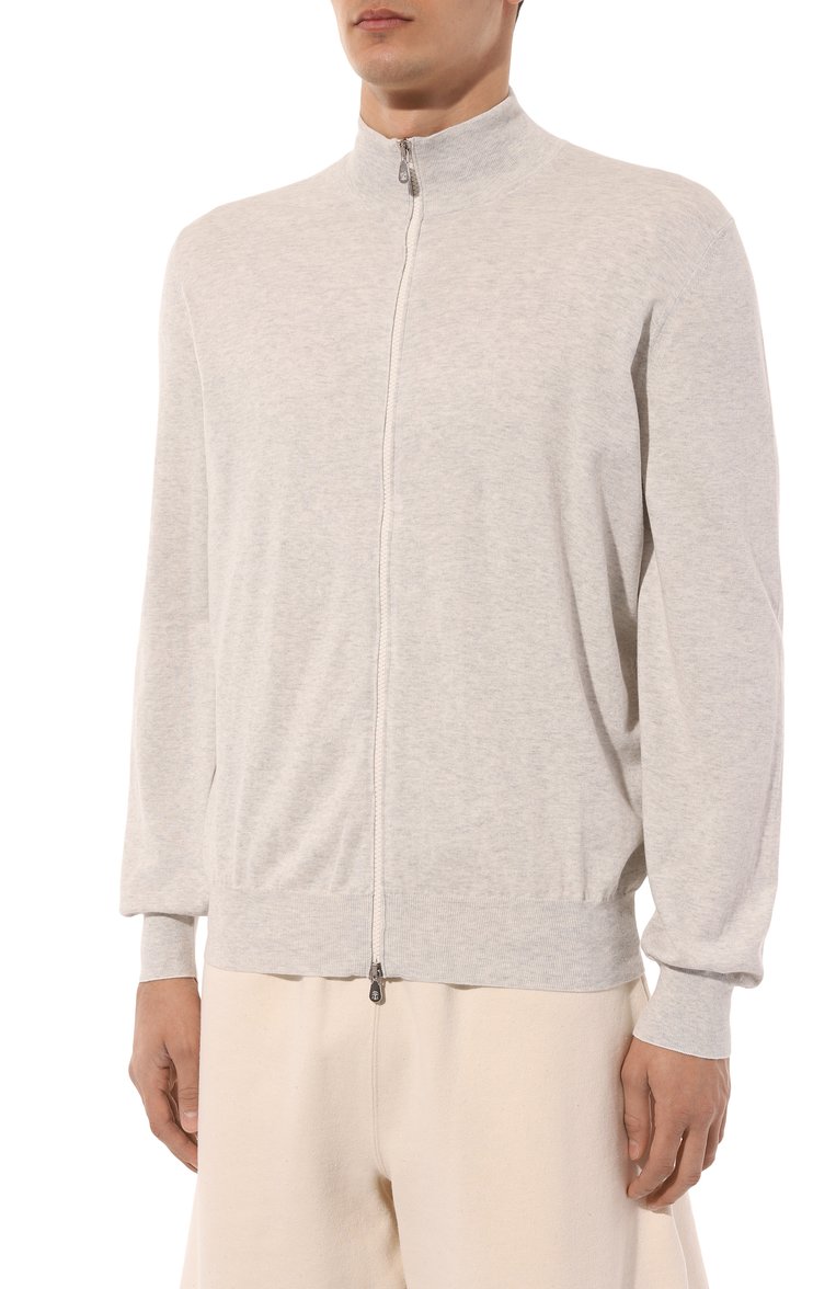 Мужской хлопковый кардиган BRUNELLO CUCINELLI светло-серого цвета, арт. M2900B2280 | Фото 3 (Рукава: Длинные; Материал сплава: Проставлено; Длина (для топов): Стандартные; Материал внешний: Хлопок; Драгоценные камни: Проставлено; Мужское Кросс-КТ: Кардиган-одежда; Стили: Кэжуэл)