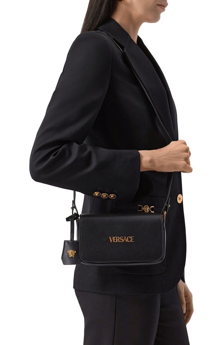 Женская сумка tag mini VERSACE черного цвета, арт. 1018747/1A13171 | Фото 2 (Размер: mini; Ремень/цепочка: На ремешке; Материал: Натуральная кожа)