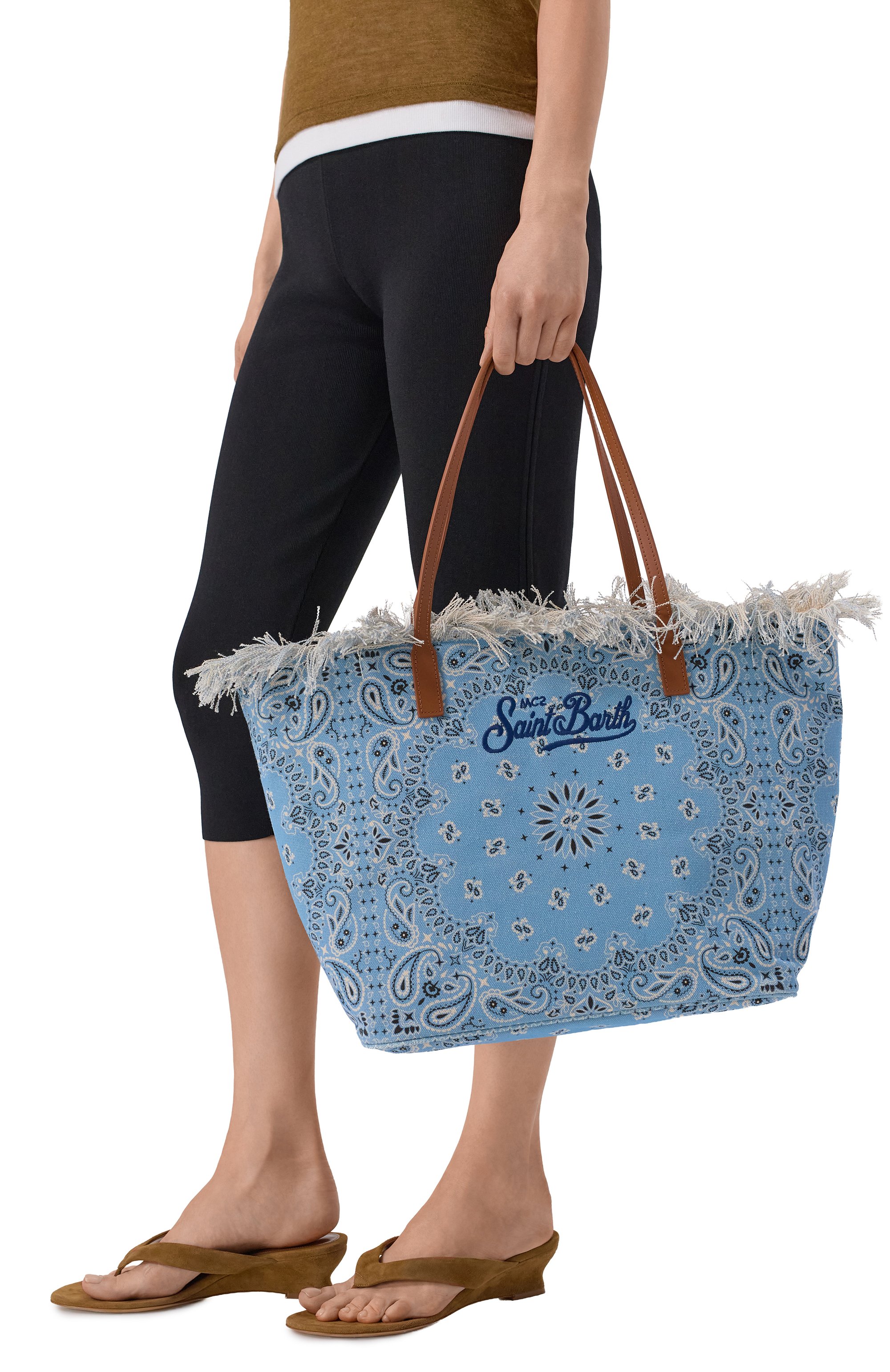 Сумка-тоут city large MC2 SAINT BARTH голубого цвета по цене 19300 руб., арт. CBF0001-01749L/CITY BAG FRINGE, фото 2 Сумка-тоут city large MC2 SAINT BARTH, арт. CBF0001-01749L/CITY BAG FRINGE, фото 2