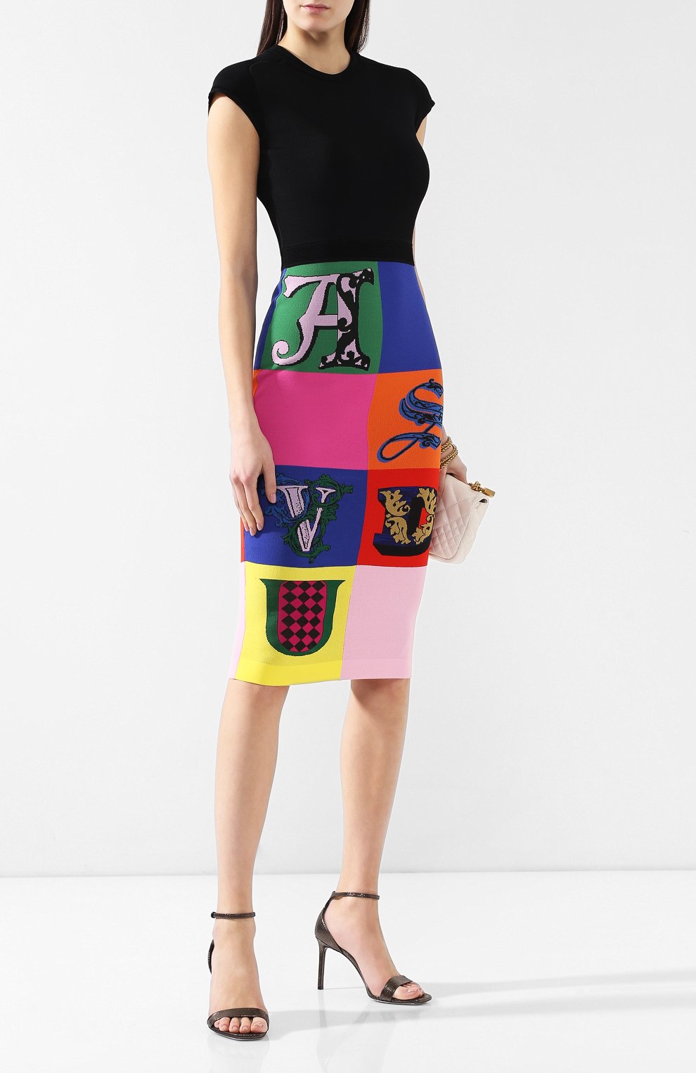Платье из вискозы VERSACE разноцветного цвета по цене 254000 руб., арт. A81768/A228458, фото 2 Платье из вискозы VERSACE, арт. A81768/A228458, фото 2