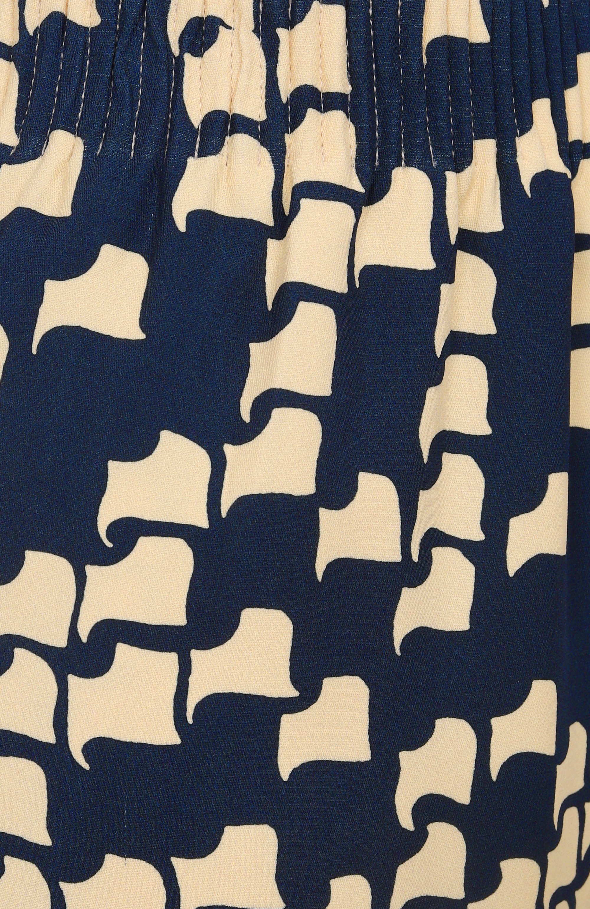 Шелковые брюки VALENTINO синего цвета по цене 398000 руб., арт. 6B3RB68993Q, фото 6 Шелковые брюки VALENTINO, арт. 6B3RB68993Q, фото 6