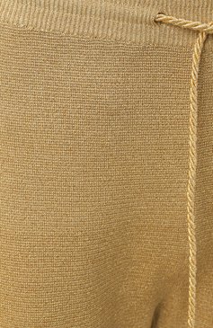 Женские джоггеры из вискозы VALENTINO золотого цвета, арт. 6B3KF02D95G | Фото 6 (Драгоценные камни: Проставлено; Длина (брюки, джинсы): Стандартные; Материал сплава: Проставлено; Материал внешний: Вискоза; Женское Кросс-КТ: Брюки-одежда, Джоггеры - брюки; Кросс-КТ: Трикотаж, костюм; Стили: Гламурный)