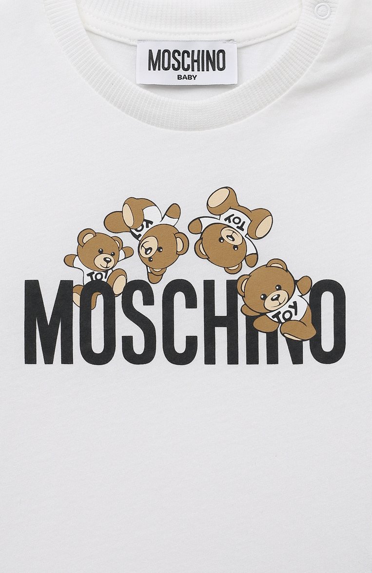 Детский хлопковая футболка MOSCHINO белого цвета, арт. MWM032/LAA03 | Фото 3 (Материал сплава: Проставлено; Нос: Не проставлено; Материал внешний: Хлопок; Кросс-КТ НВ: Футболка; Ростовка одежда: 12 мес | 80 см, 18 мес | 86 см, 24 мес | 92 см, 36 мес | 98 см)