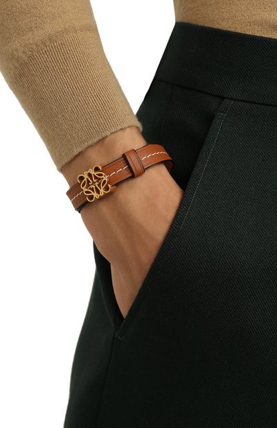 Кожаный браслет anagram LOEWE светло-коричневого цвета по цене 42750 руб., арт. J242240X14, фото 2 Кожаный браслет anagram LOEWE, арт. J242240X14, фото 2
