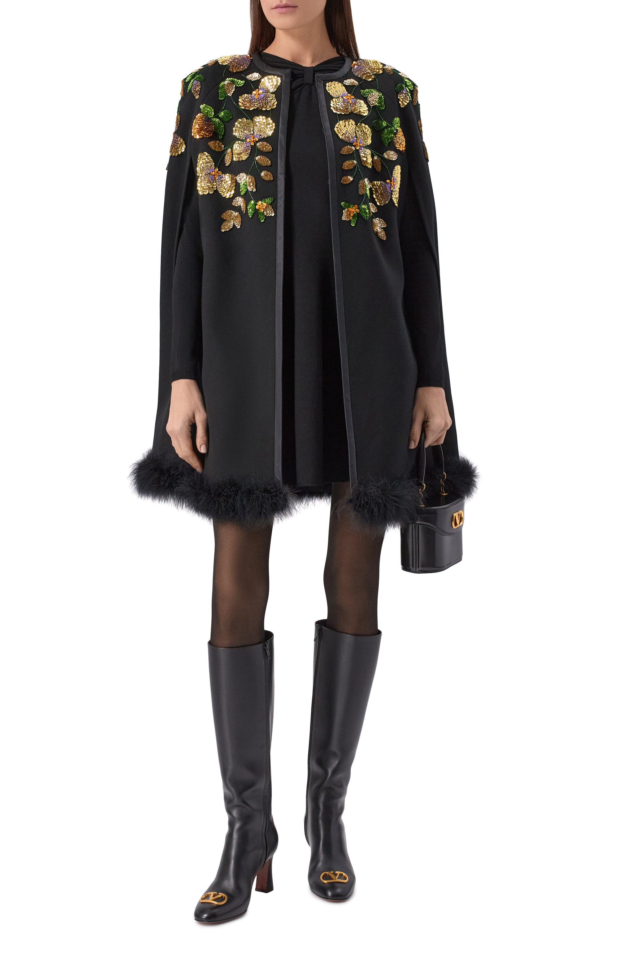 Кейп из шерсти и кашемира VALENTINO черного цвета по цене 1170000 руб., арт. 8B3CG4Y5/6JA, фото 2 Кейп из шерсти и кашемира VALENTINO, арт. 8B3CG4Y5/6JA, фото 2