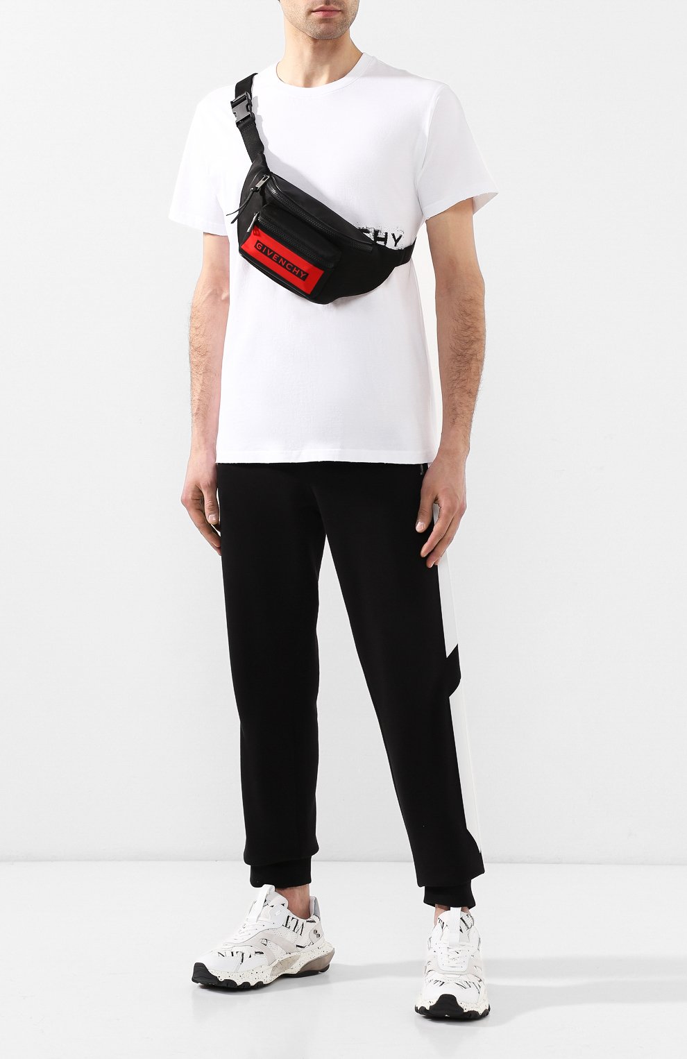 Текстильная поясная сумка 4g GIVENCHY черного цвета по цене 78600 руб., арт. BK5037K0HW, фото 2 Текстильная поясная сумка 4g GIVENCHY, арт. BK5037K0HW, фото 2