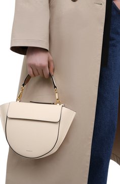 Женская сумка hortensia mini WANDLER молочного цвета, арт. H0RTENSIA BAG MINI | Фото 2 (Размер: mini; Сумки-технические: Сумки через плечо, Сумки top-handle; Материал: Натуральная кожа; Ремень/цепочка: На ремешке)