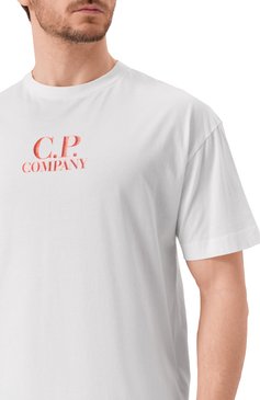 Мужская хлопковая футболка C.P. COMPANY белого цвета, арт. 18CMTS141A005100W | Фото 5 (Материал внешний: Хлопок; Драгоценные камни: Проставлено; Рукава: Короткие; Длина (для топов): Стандартные; Материал сплава: Проставлено; Принт: С принтом; Стили: Кэжуэл; Мужское Кросс-КТ: Футболка-одежда; Кросс-КТ: Джерси)