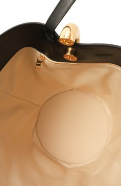 Женская сумка the bambola JACQUEMUS черно-белого цвета, арт. 24H243BA382/3217 | Фото 5 (Материал: Текстиль; Материал сплава: Проставлено; Драгоценные камни: Проставлено; Размер: large)