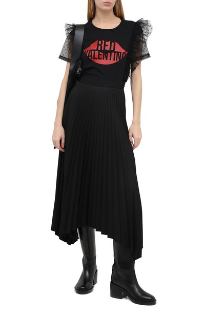 Хлопковая футболка REDVALENTINO черного цвета по цене 21850 руб., арт. UR0MG07S/5K4, фото 2 Хлопковая футболка REDVALENTINO, арт. UR0MG07S/5K4, фото 2