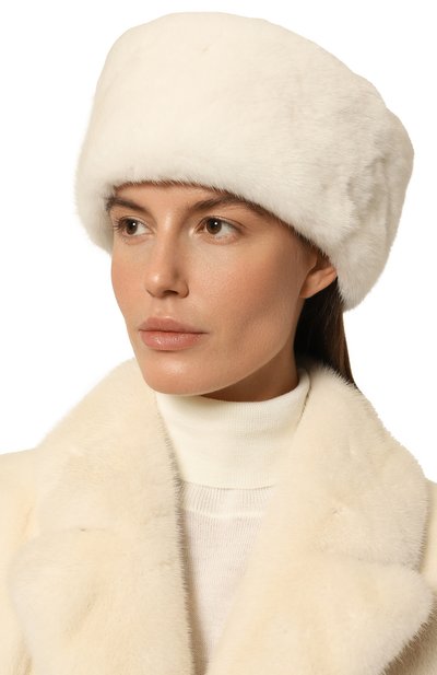 Шапка-кубанка из меха норки VICTORIA KUSENKOVA кремового цвета по цене 85800 руб., арт. 061711701455, фото 2 Шапка-кубанка из меха норки VICTORIA KUSENKOVA, арт. 061711701455, фото 2