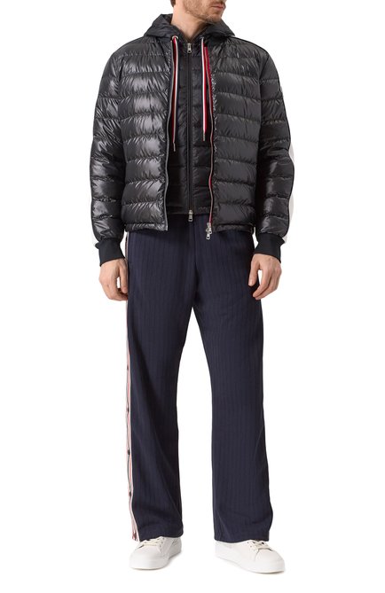 Мужская куртка MONCLER черного цвета, арт. 1A00005/595ZJ | Фото 2 (Материал подклада: Синтетический материал; Материал внешний: Синтетический материал; Материал сплава: Проставлено; Рукава: Длинные; Д�лина (верхняя одежда): Короткие; Драгоценные камни: Проставлено)