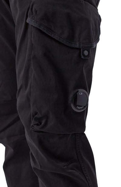 Хлопковые брюки-карго C.P. COMPANY черного цвета по цене 28200 руб., арт. 18CMPA058A005694G, фото 5 Хлопковые брюки-карго C.P. COMPANY, арт. 18CMPA058A005694G, фото 5