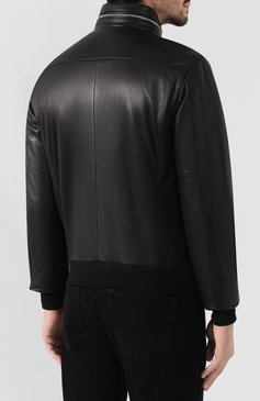 Мужской кожаный бомбер EMPORIO ARMANI черного цвета, арт. 41B14P/41P17 | Фото 4 (Кросс-КТ: Куртка, бомбер; Рукава: Длинные; Материал внутренний: Не назначено; Принт: Без принта; Материал сплава: Проставлено; Материал подклада: Синтетический материал; Мужское Кросс-КТ: Верхняя одежда, Кожа и замша; Материал внешний: Натуральная кожа; Драгоценные камни: Проставлено; Длина (верхняя одежда): Короткие; Стили: Кэжуэл)