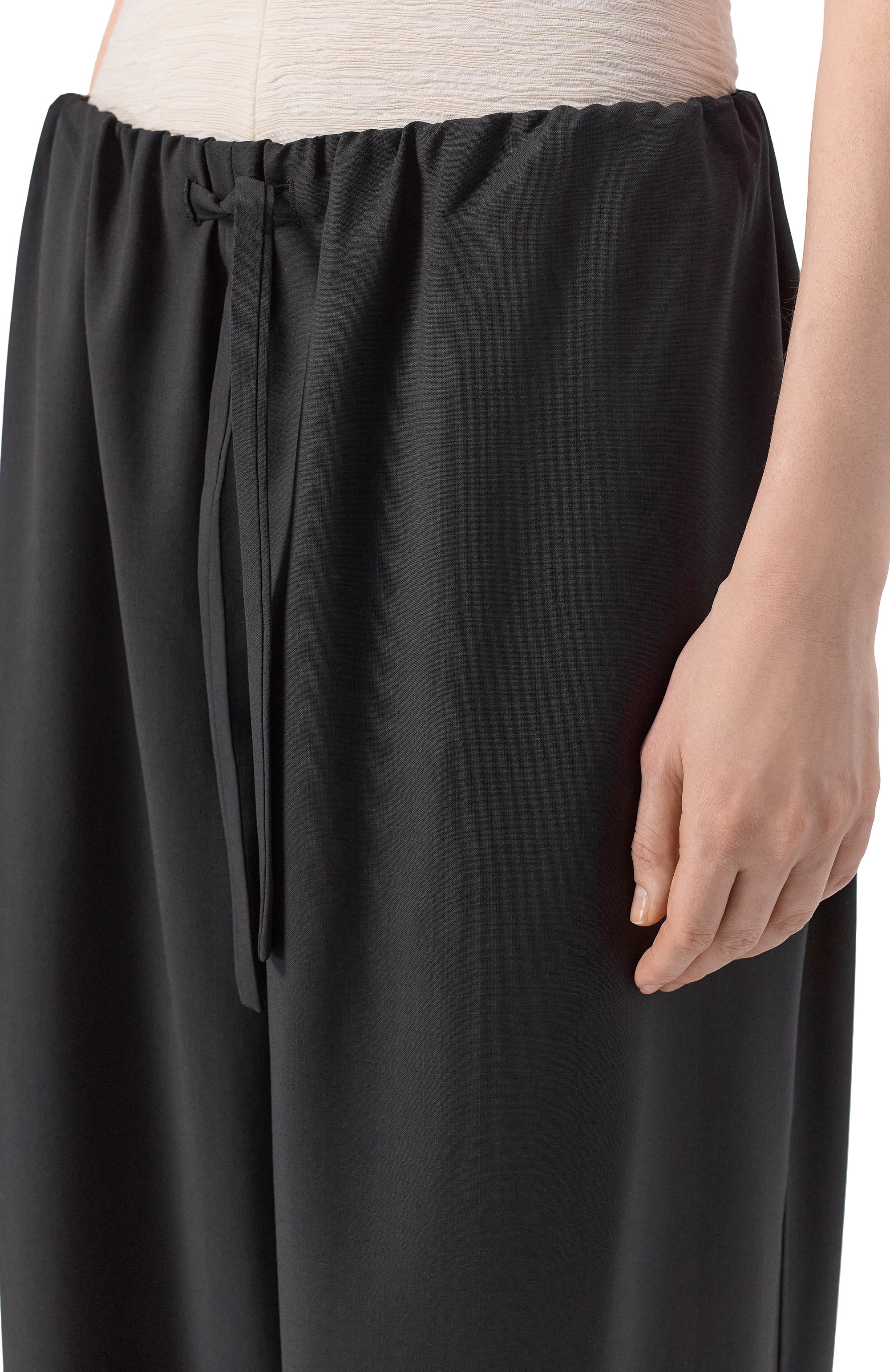 Шерстяные брюки TOTEME черного цвета по цене 58750 руб., арт. 261-WRB0343-FB0552, фото 5 Шерстяные брюки TOTEME, арт. 261-WRB0343-FB0552, фото 5