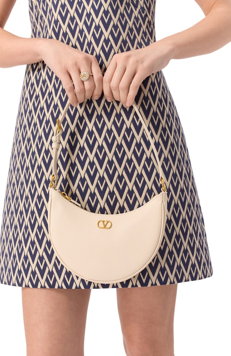 Женская сумка vlogo signature mini VALENTINO кремового цвета, арт. 6W2P0AK3/SNP | Фото 2 (Размер: mini; Материал: Натуральная кожа)