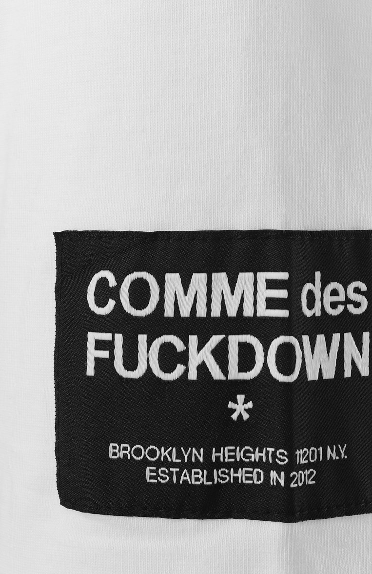 Женская хлопковая футболка COMME DES FUCKDOWN белого цвета, арт. CFABW01320 | Фото 6 (Рукава: Короткие; Материал внешний: Хлопок; Длина (для топов): Стандартные; Стили: Гранж; Принт: С принтом)