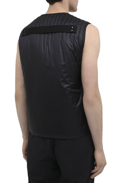 Пуховый жилет moncler + rick owens MONCLER черного цвета по цене 88900 руб., арт. MU20F0011/C0596, фото 4 Пуховый жилет moncler + rick owens MONCLER, арт. MU20F0011/C0596, фото 4