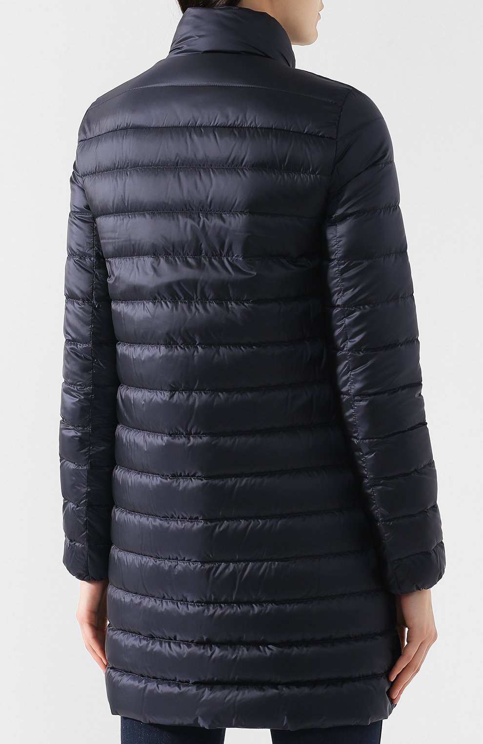 Пуховая куртка MONCLER темно-синего цвета по цене 69950 руб., арт. E1-093-49388-99-53048, фото 4 Пуховая куртка MONCLER, арт. E1-093-49388-99-53048, фото 4