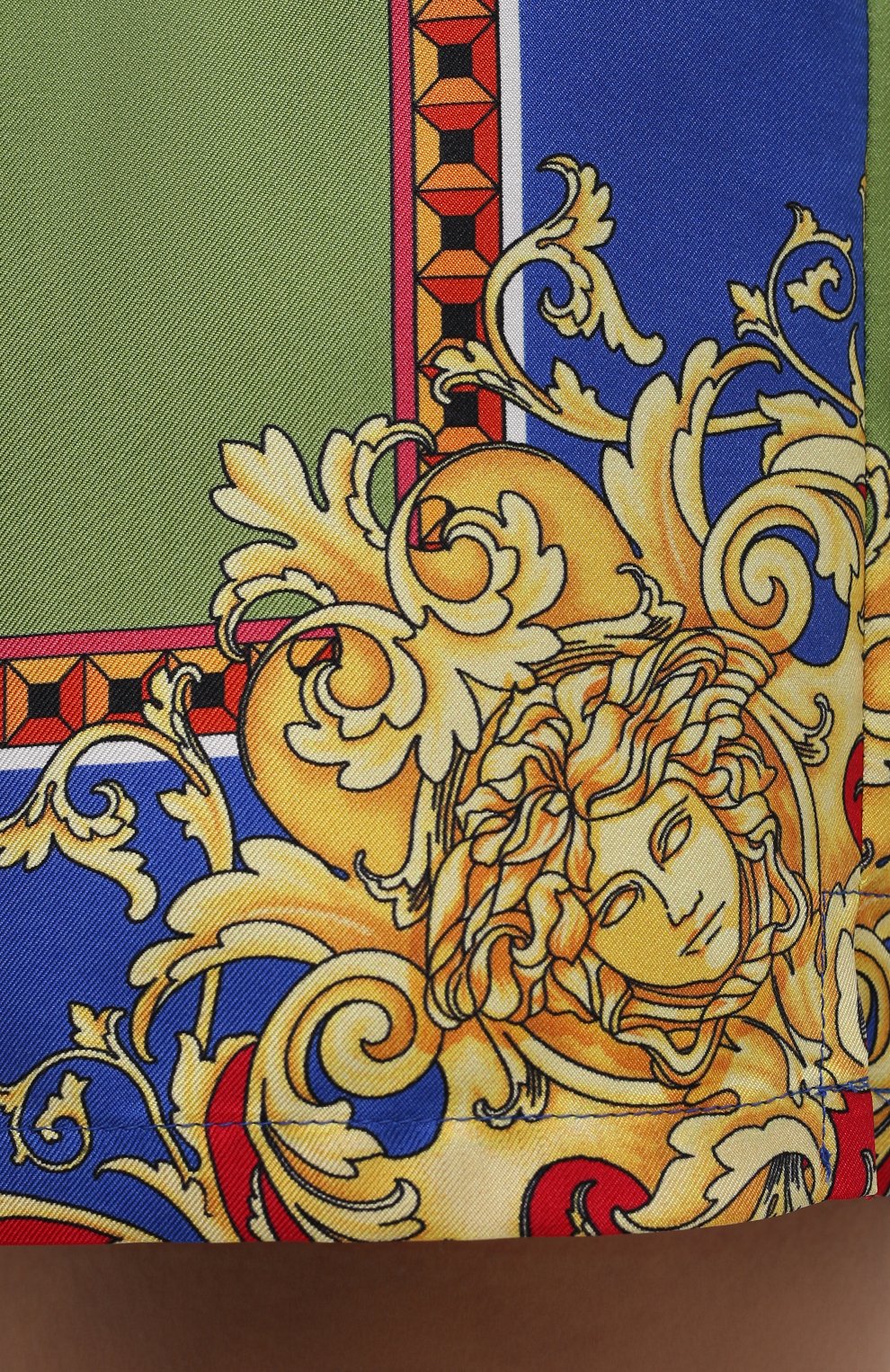 Шелковые шорты VERSACE синего цвета по цене 64550 руб., арт. 1001526/1A00735, фото 5 Шелковые шорты VERSACE, арт. 1001526/1A00735, фото 5