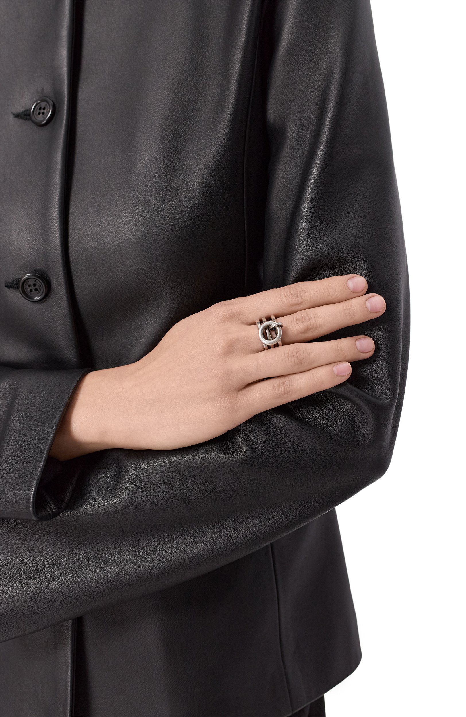 Кольцо ANN DEMEULEMEESTER серебряного цвета по цене 64850 руб., арт. B0013684/JW020, фото 2 Кольцо ANN DEMEULEMEESTER, арт. B0013684/JW020, фото 2