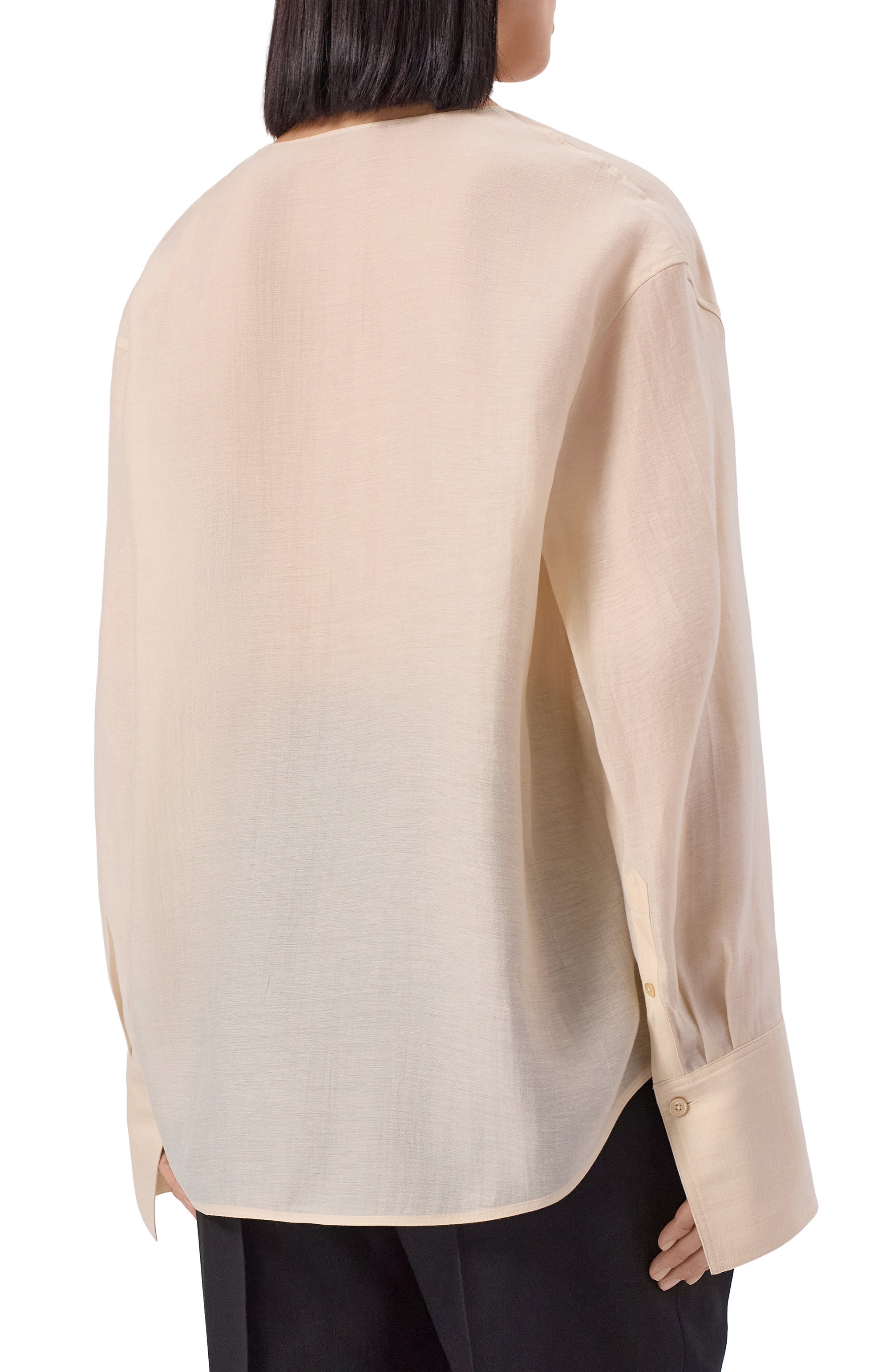 Блузка из лиоцелла и льна TOTEME кремового цвета по цене 69950 руб., арт. 254-WRT0609-FB0265, фото 4 Блузка из лиоцелла и льна TOTEME, арт. 254-WRT0609-FB0265, фото 4