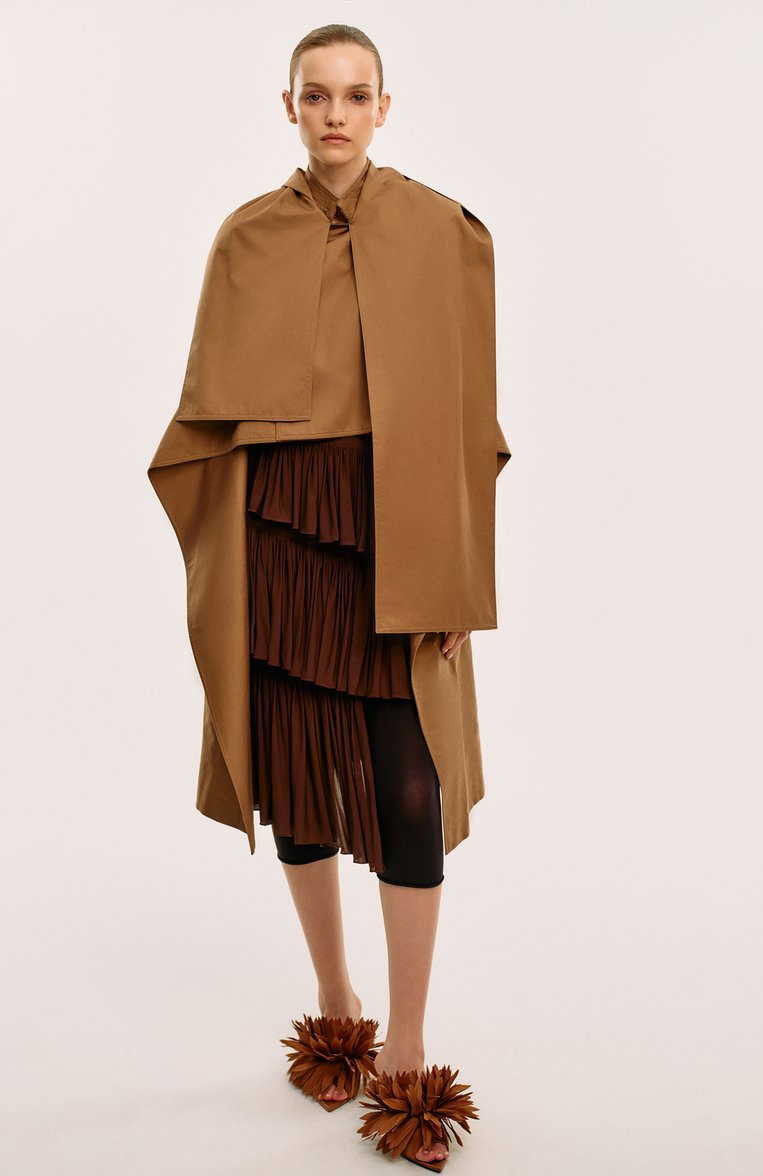 Женский хлопковый тренч BURBERRY коричневого цвета, арт. 8106350 | Фото 8 (Материал внешний: Хлопок; Автоматизация состава: Проставлено; Автоматизация ТО: Проставлено; Материал подклада: Вискоза; Рукава: Длинные; Длина (верхняя одежда): До колена; Кросс-КТ: Куртка; Стили: Классический)