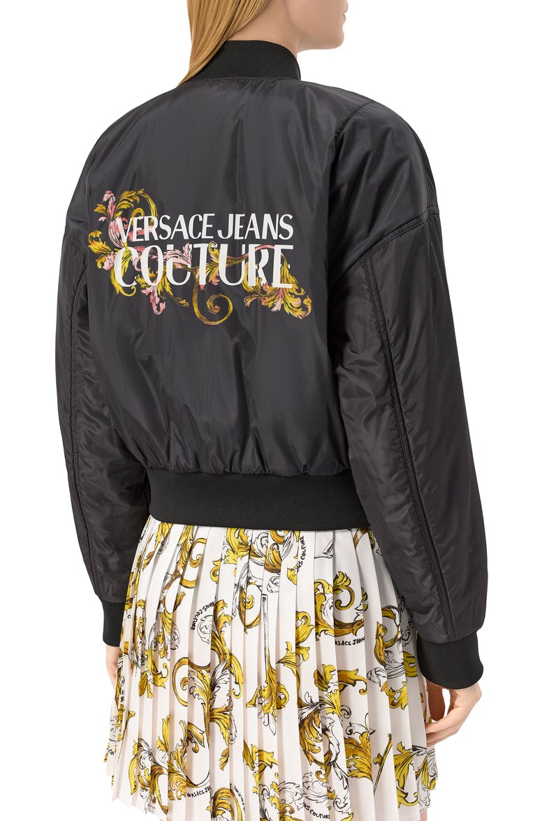 Женский двусторонний бомбер VERSACE JEANS COUTURE черного цвета, арт. 78HASD08/CQD99 | Фото 7 (Длина (верхняя одежда): Короткие; Рукава: Длинные; Материал подклада: Синтетический материал; Кросс-КТ: Легкие, Куртка; Стили: Спорт-шик; Материал внешний: Синтетический материал; Автоматизация ТО: Проставлено; Автоматизация состава: Проставлено)