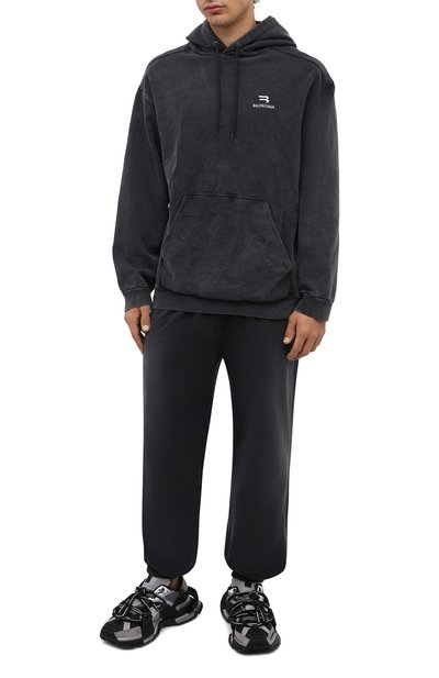 Хлопковые джоггеры BALENCIAGA темно-серого цвета по цене 76650 руб., арт. 675244/TLVA1, фото 2 Хлопковые джоггеры BALENCIAGA, арт. 675244/TLVA1, фото 2