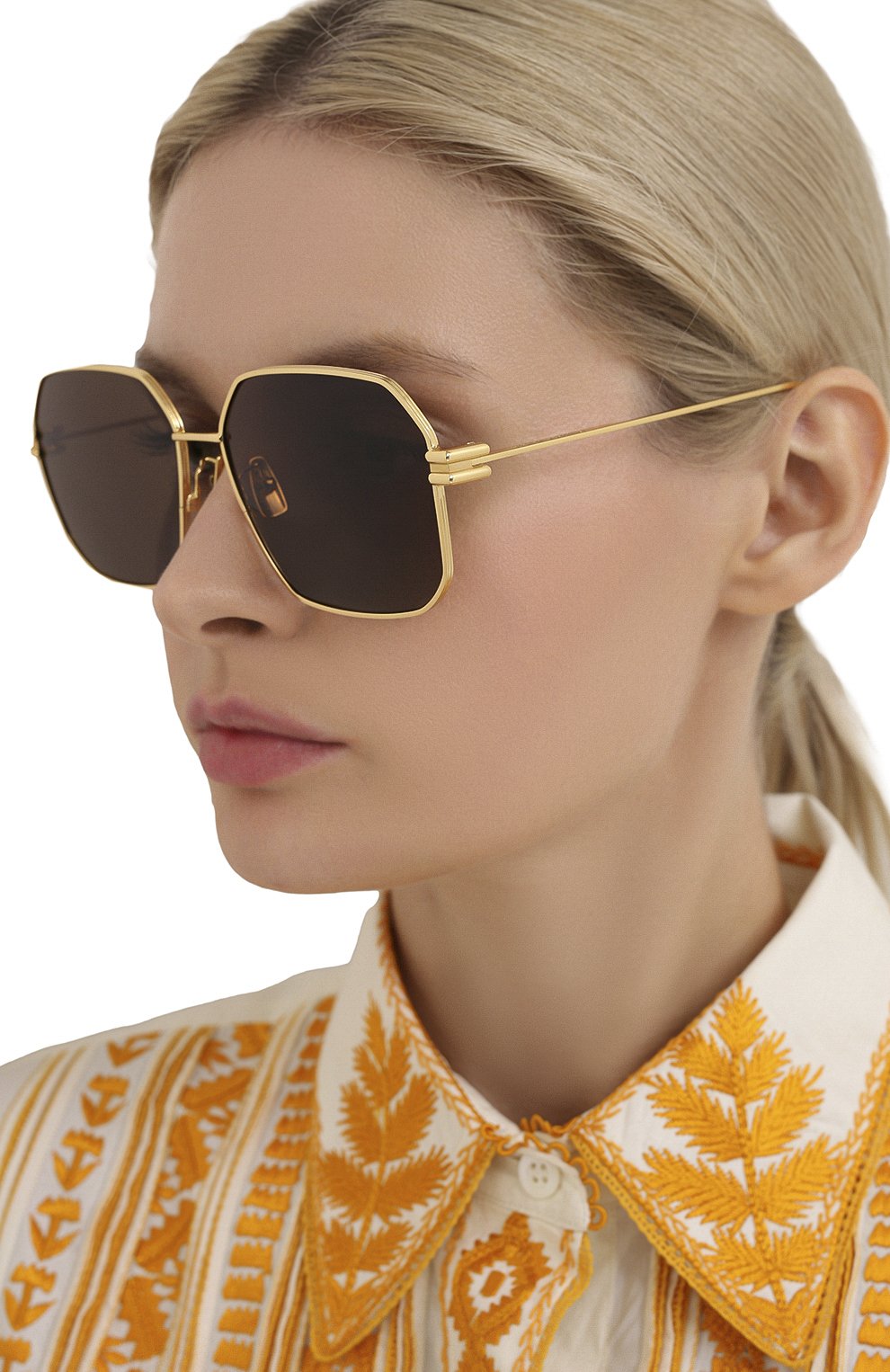 Солнцезащитные очки BOTTEGA VENETA золотого цвета по цене 42400 руб., арт. BV1047S 002, фото 2 Солнцезащитные очки BOTTEGA VENETA, арт. BV1047S 002, фото 2