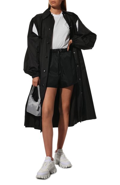 Шорты PRADA черного цвета по цене 88000 руб., арт. 22H840-1YFL-F0002-202, фото 2 Шорты PRADA, арт. 22H840-1YFL-F0002-202, фото 2