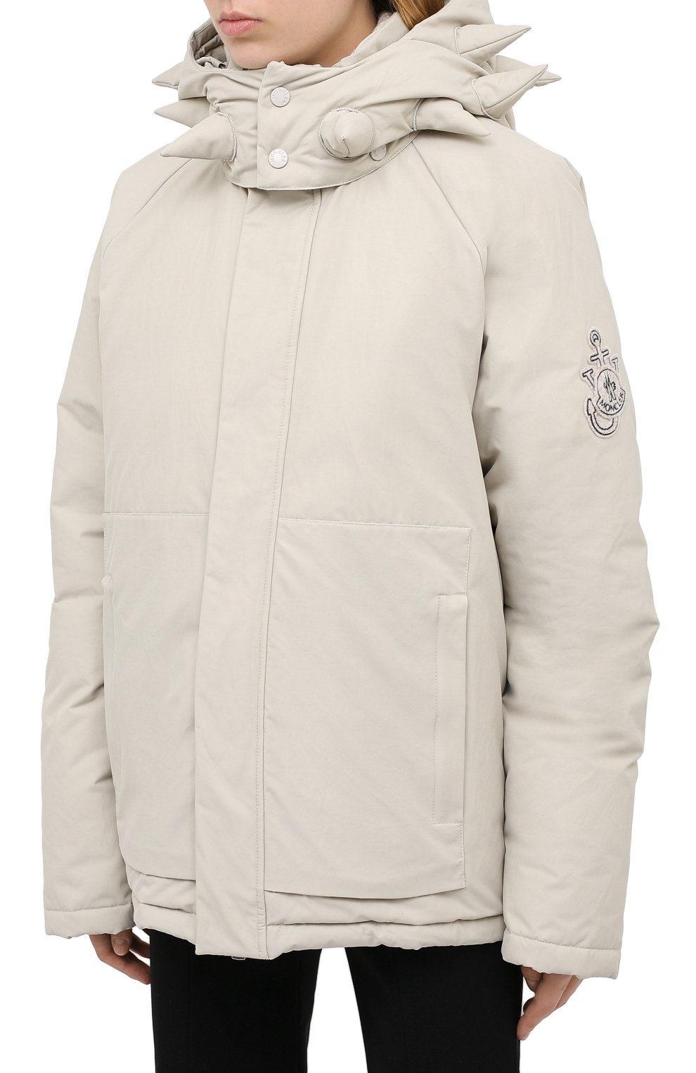 Пуховик MONCLER GENIUS светло-бежевого цвета по цене 169000 руб., арт. F2-09E-1B504-40-V0135, фото 3 Пуховик MONCLER GENIUS, арт. F2-09E-1B504-40-V0135, фото 3