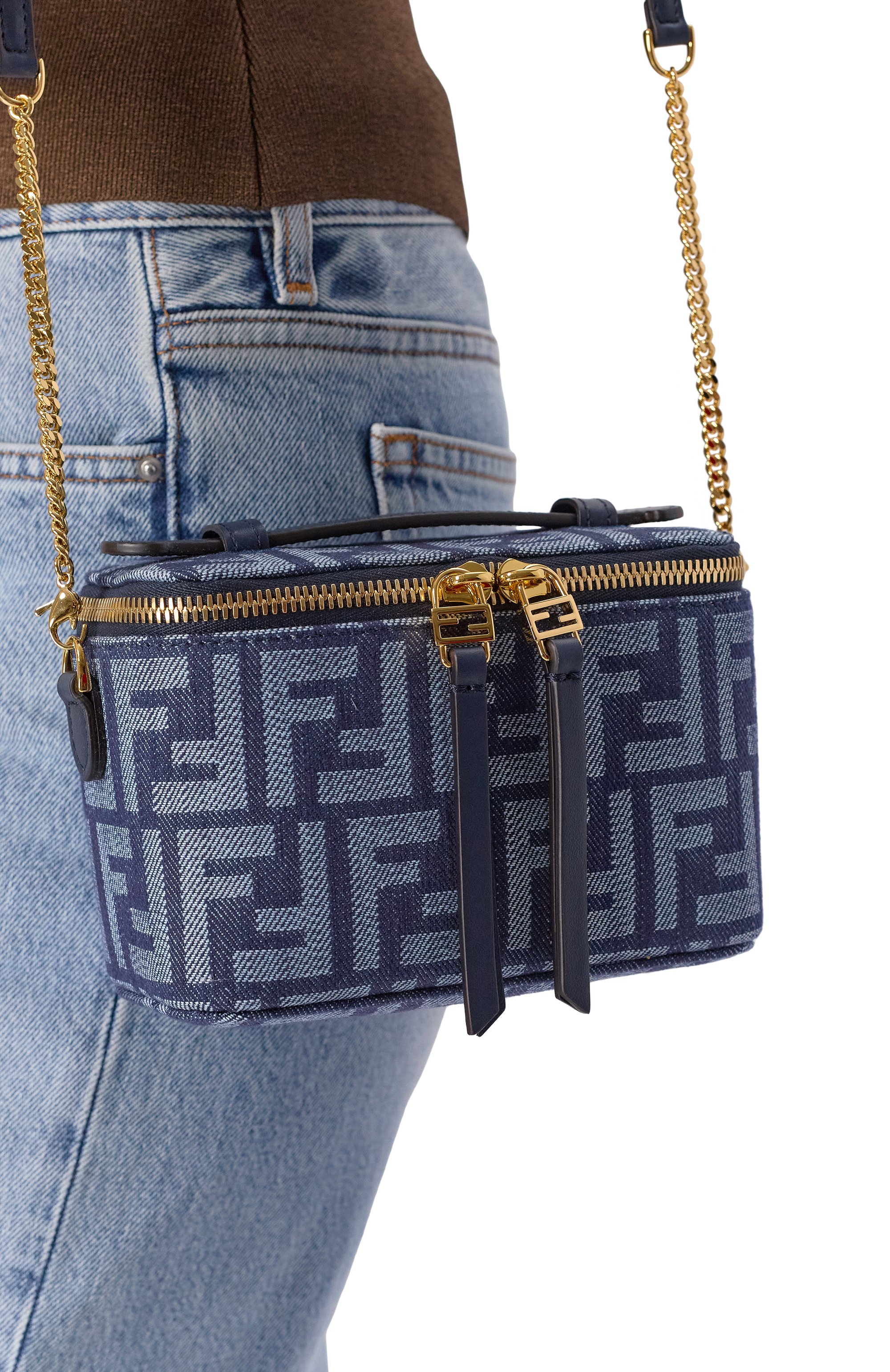Сумка vanity FENDI синего цвета по цене 249000 руб., арт. 8BS108/AWVA, фото 2 Сумка vanity FENDI, арт. 8BS108/AWVA, фото 2